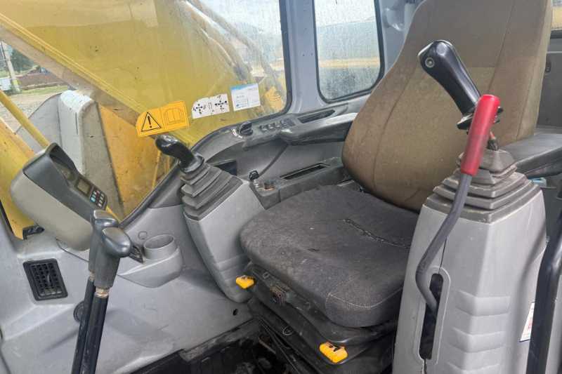 OmecoHub - Immagine NEW HOLLAND E265